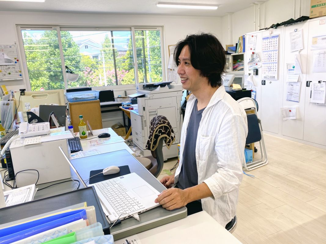 仕事をしている高瀬さん